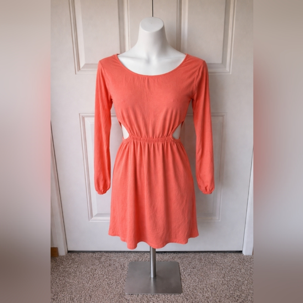 Universal Thread Coral Top